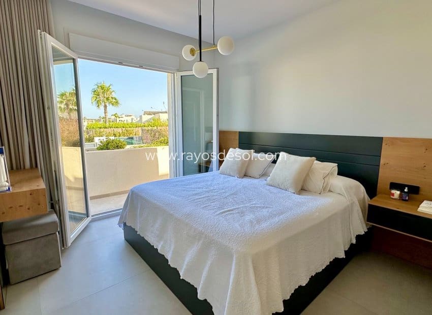 3 soveværelse Villa til salg i Algorfa med swimmingpool - € 780.000 (Ref: 9998981)