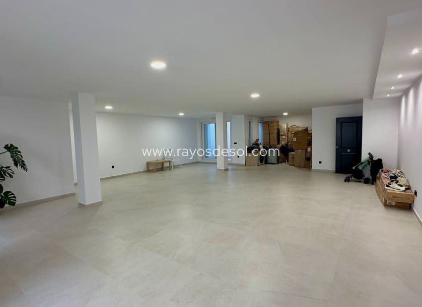 3 soveværelse Villa til salg i Algorfa med swimmingpool - € 780.000 (Ref: 9998981)