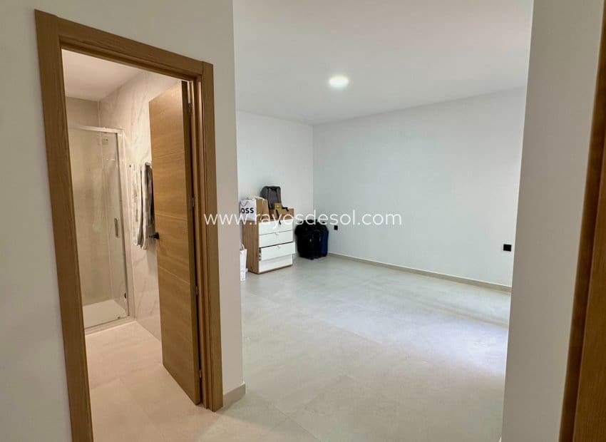 3 soveværelse Villa til salg i Algorfa med swimmingpool - € 780.000 (Ref: 9998981)