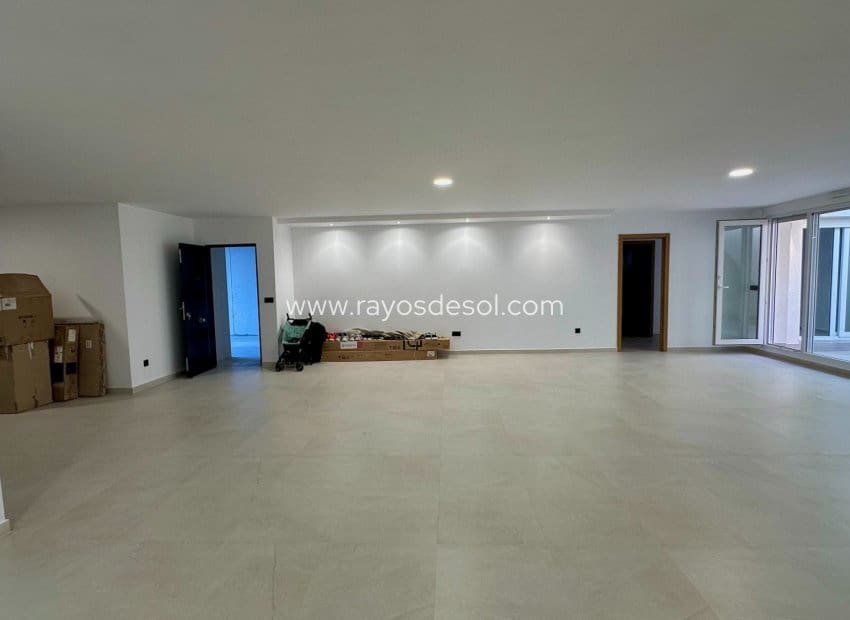 3 soveværelse Villa til salg i Algorfa med swimmingpool - € 780.000 (Ref: 9998981)