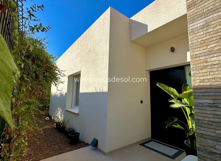 3 soveværelse Villa til salg i Algorfa med swimmingpool - € 780.000 (Ref: 9998981)