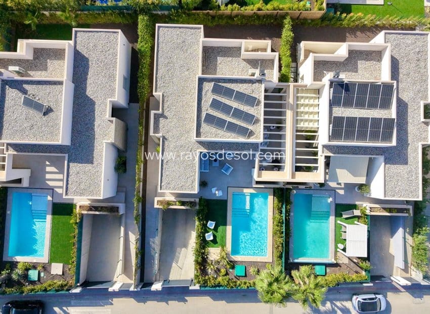 3 soveværelse Villa til salg i Algorfa med swimmingpool - € 780.000 (Ref: 9998981)
