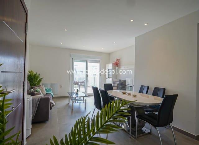 Apartamento de 2 habitaciones en Aguas Nuevas, Torrevieja en venta con piscina - 285.000 € (Ref: 9998982)