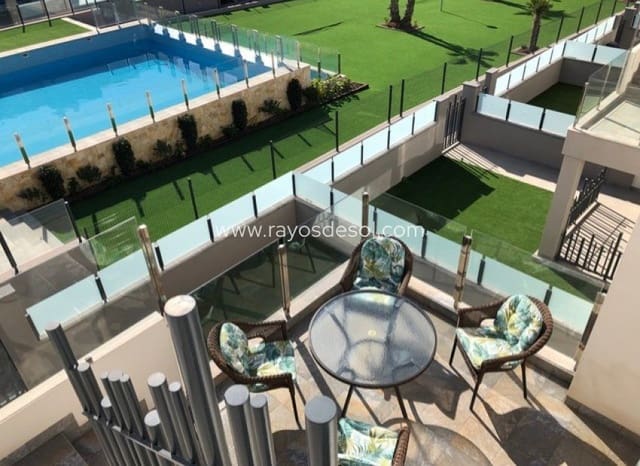 Apartamento de 2 habitaciones en Aguas Nuevas, Torrevieja en venta con piscina - 285.000 € (Ref: 9998982)
