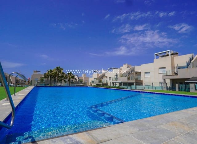 Apartamento de 2 habitaciones en Aguas Nuevas, Torrevieja en venta con piscina - 285.000 € (Ref: 9998982)
