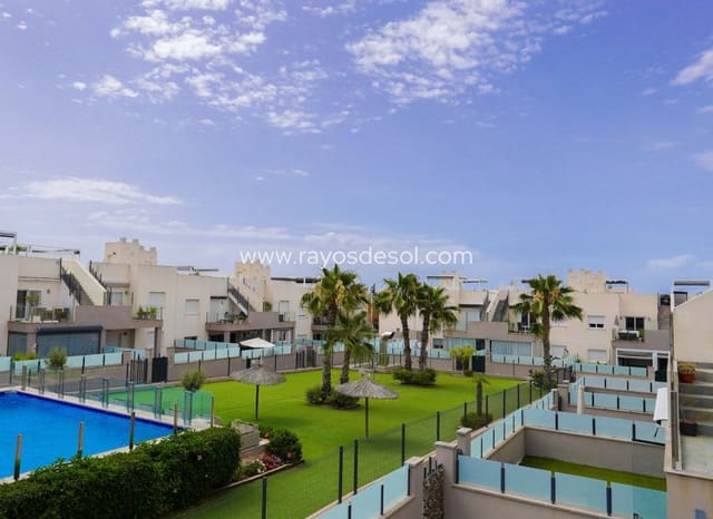 Apartamento de 2 habitaciones en Aguas Nuevas, Torrevieja en venta con piscina - 285.000 € (Ref: 9998982)