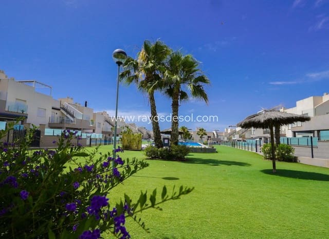 Apartamento de 2 habitaciones en Aguas Nuevas, Torrevieja en venta con piscina - 285.000 € (Ref: 9998982)