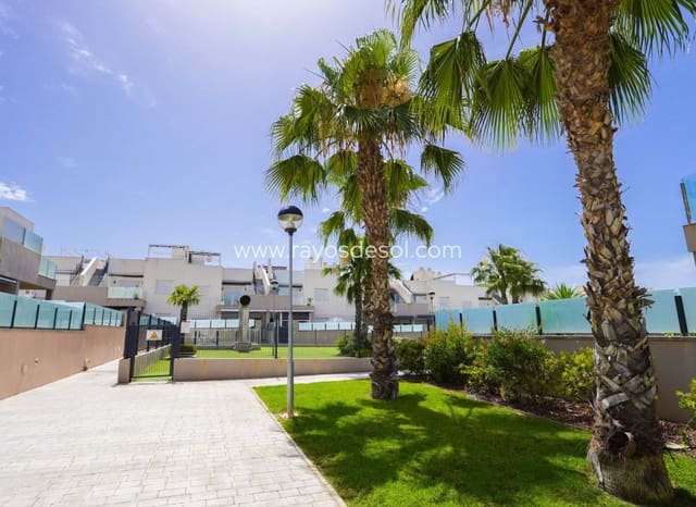 Apartamento de 2 habitaciones en Aguas Nuevas, Torrevieja en venta con piscina - 285.000 € (Ref: 9998982)