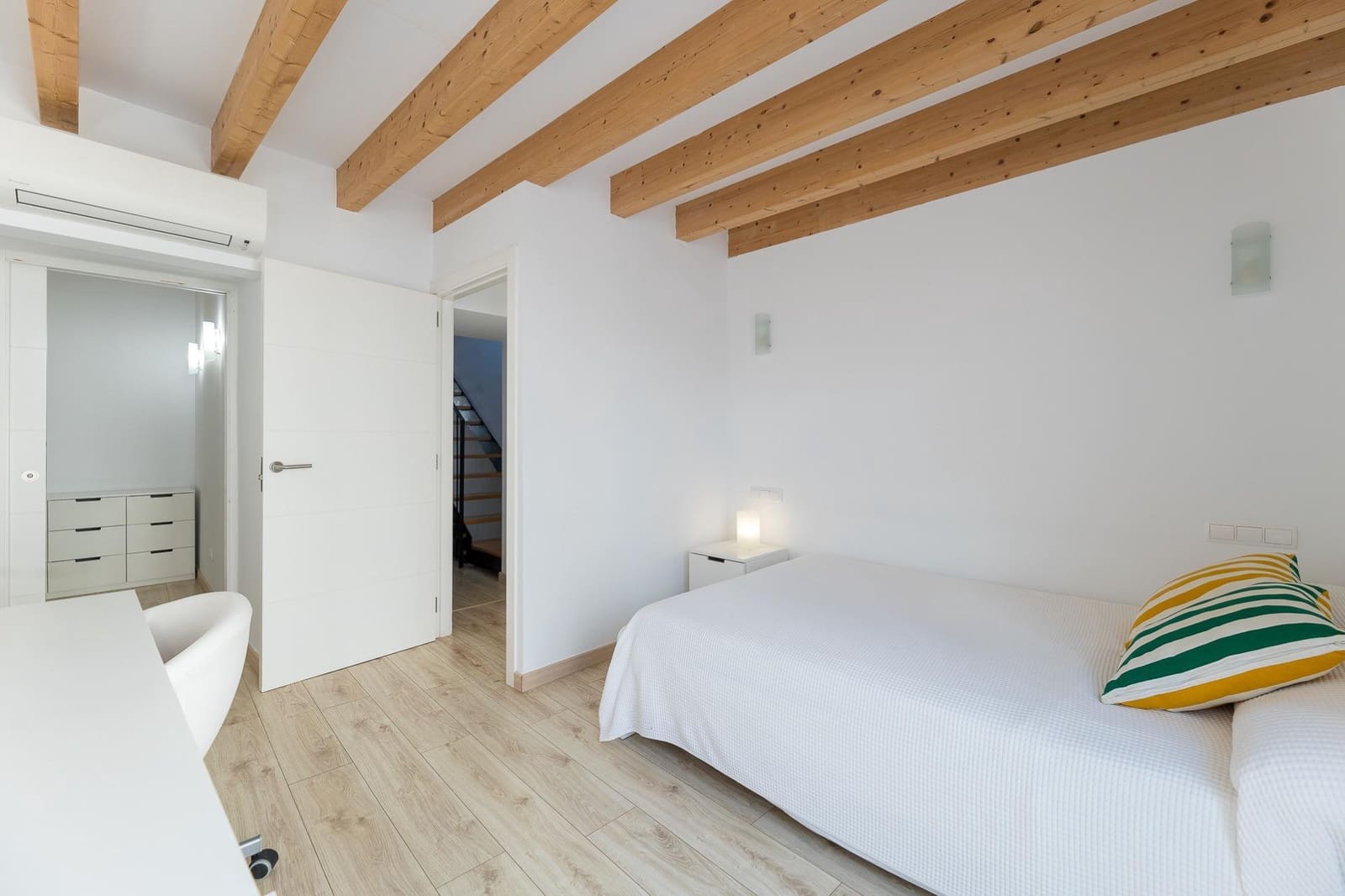 4 soveværelse Byhus til leje i Sineu - € 2.100 (Ref: 10078270)