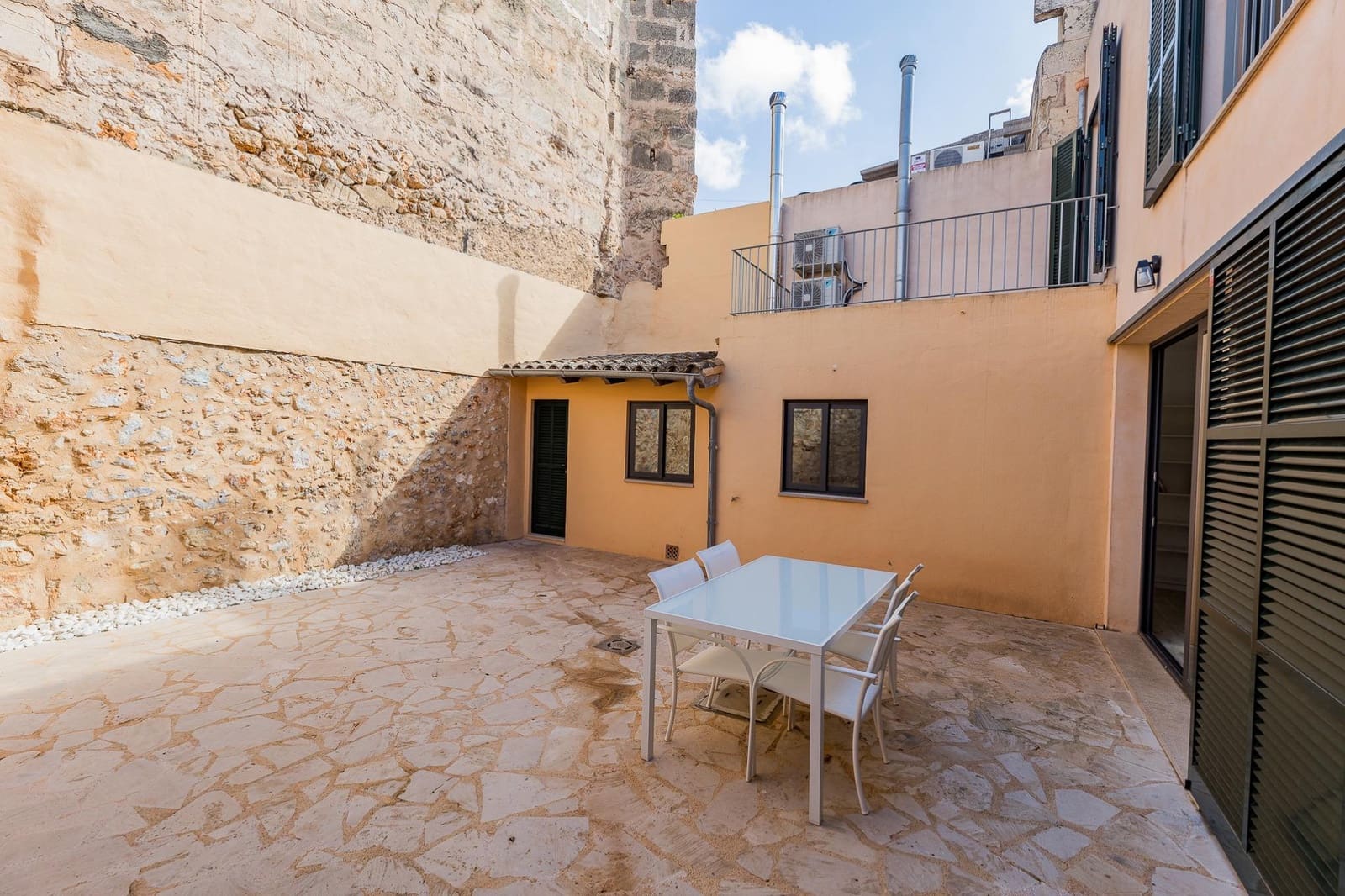 4 soveværelse Byhus til leje i Sineu - € 2.100 (Ref: 10078270)