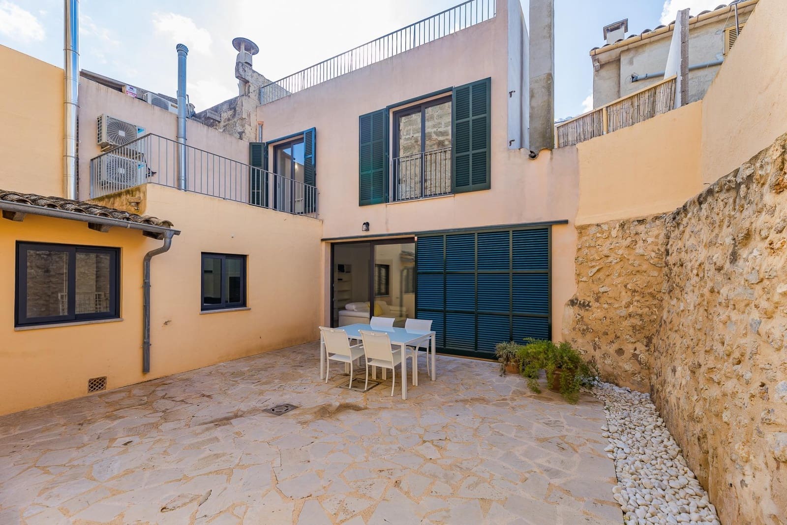 4 soveværelse Byhus til leje i Sineu - € 2.100 (Ref: 10078270)