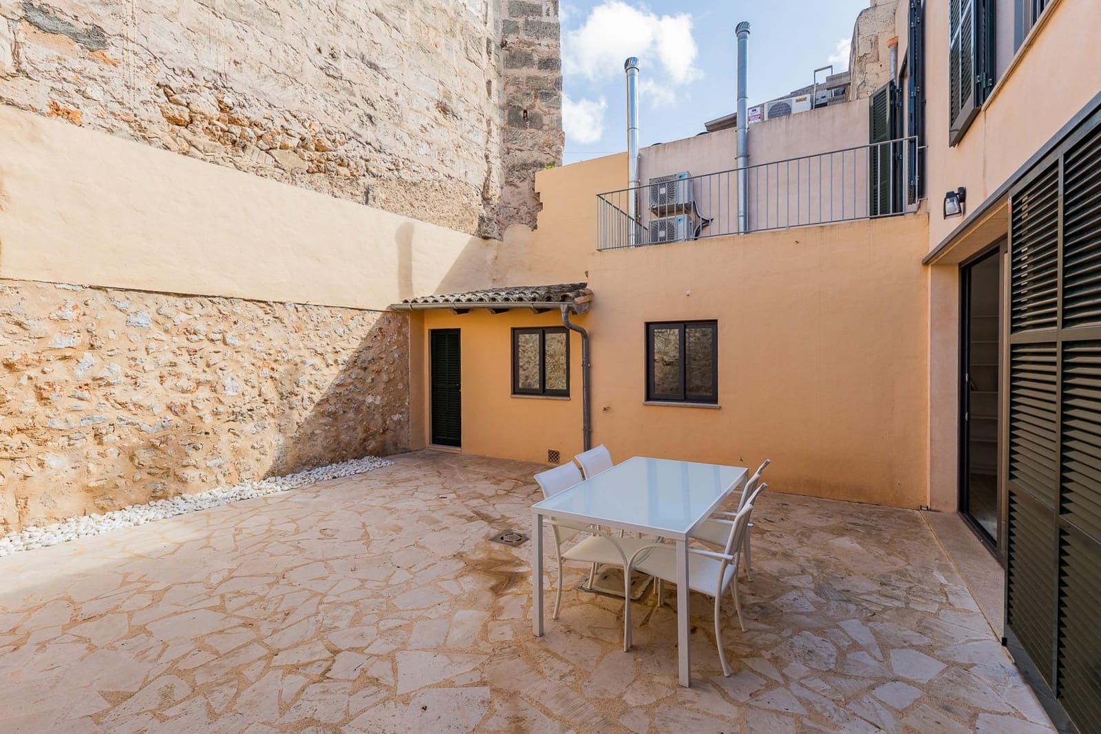 4 soveværelse Byhus til leje i Sineu - € 2.100 (Ref: 10078270)