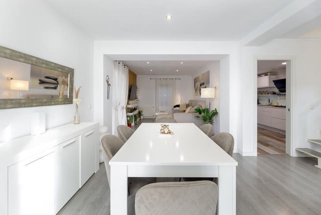 3 quarto Moradia em Banda para venda em Sa Torre (Llucmajor), Llucmajor com piscina - 650 000 € (Ref: 9382722)