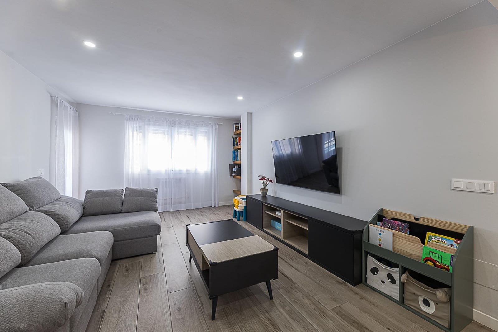 3 bedroom Flat for sale in Palma de Mallorca - € 556,000 (Ref: 9619482)