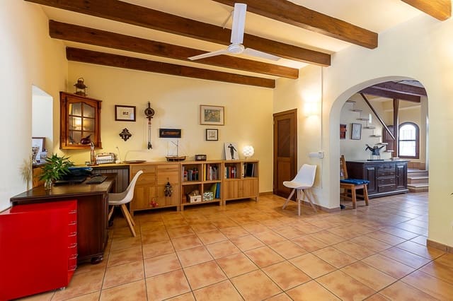 4 bedroom Apartment for sale in Llucmajor with garage - € 849,000 (Ref: 9648372)