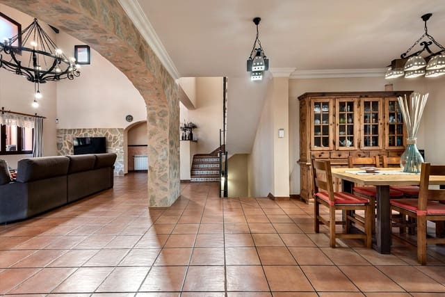 5 slaapkamer Finca/Landhuis te koop in Sencelles met garage - € 1.250.000 (Ref: 9656269)