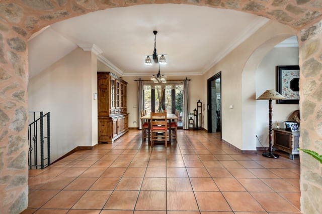 5 slaapkamer Finca/Landhuis te koop in Sencelles met garage - € 1.250.000 (Ref: 9656269)