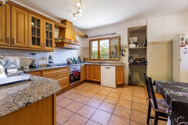 5 bedroom Finca/Country House for sale in Llucmajor with pool - € 630,000 (Ref: 9721883)