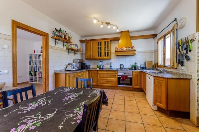 5 bedroom Finca/Country House for sale in Llucmajor with pool - € 630,000 (Ref: 9721883)