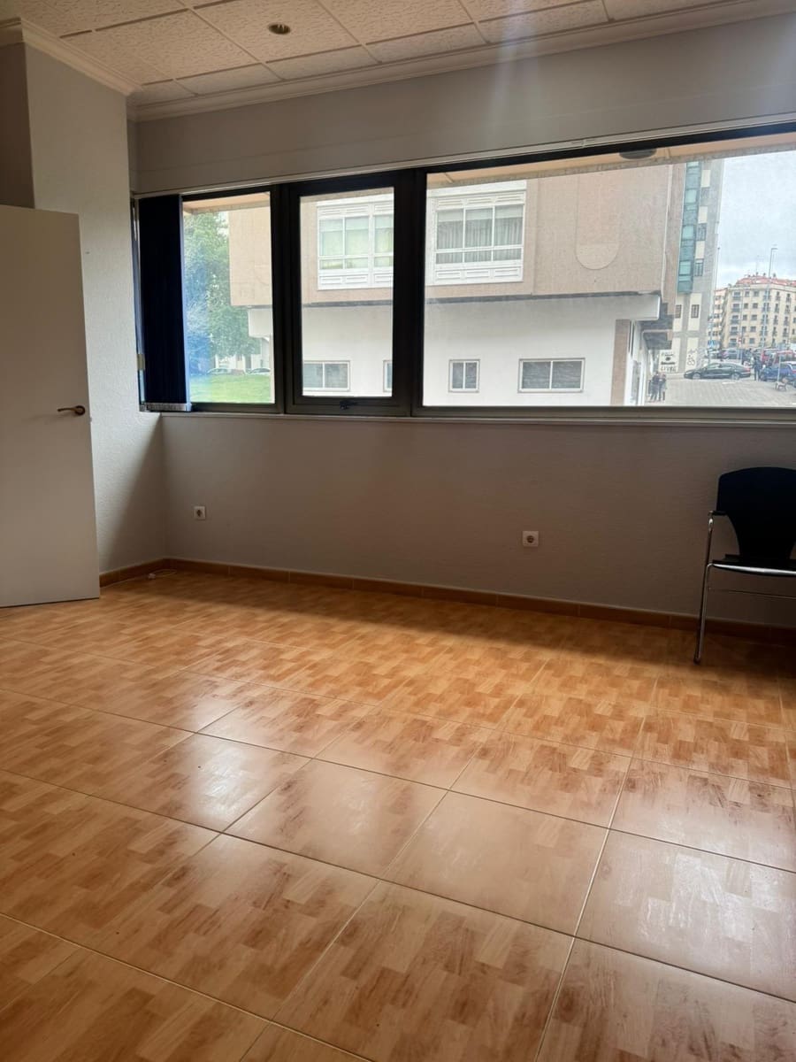 Kontor till salu i Vigo - 35 000 € (Ref: 9816026)