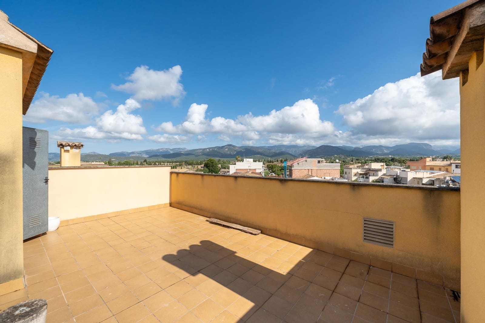3 bedroom Flat for sale in Santa Maria del Cami - € 440,000 (Ref: 9833887)