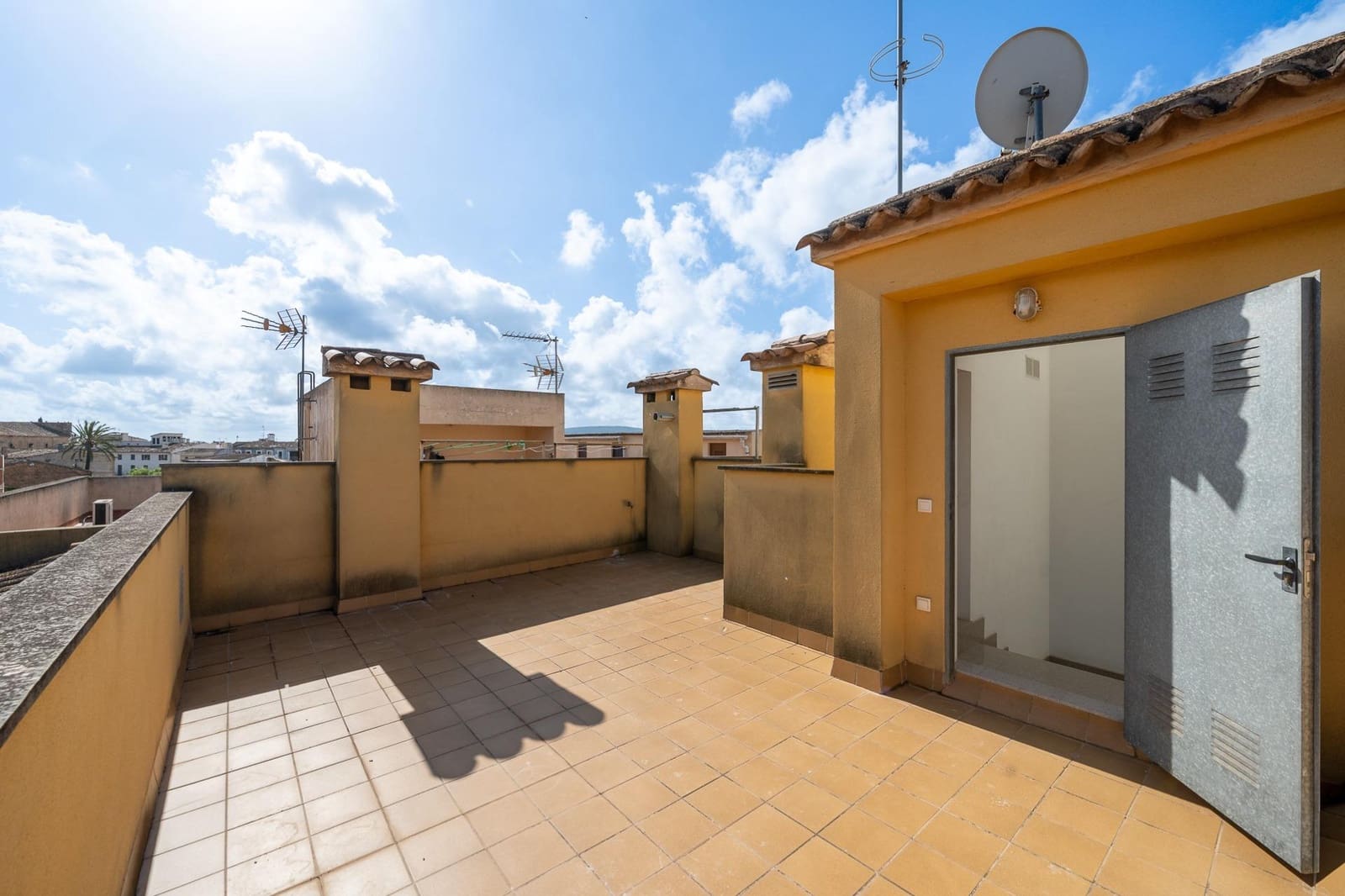 3 bedroom Flat for sale in Santa Maria del Cami - € 440,000 (Ref: 9833887)