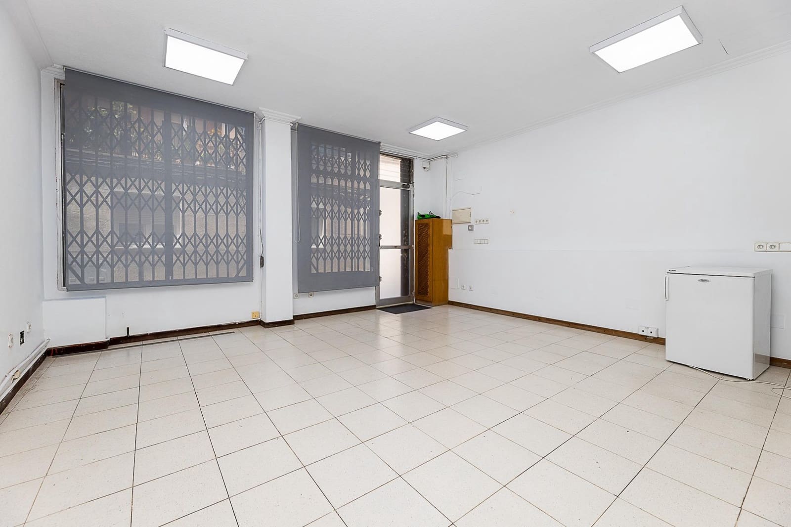 Commercieel te koop in Coll d'en Rabassa - € 160.000 (Ref: 9860266)