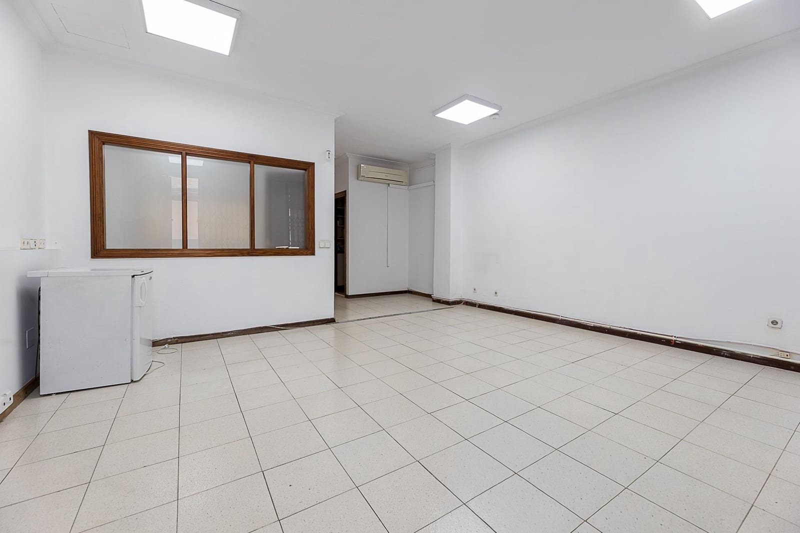 Commercieel te koop in Coll d'en Rabassa - € 160.000 (Ref: 9860266)