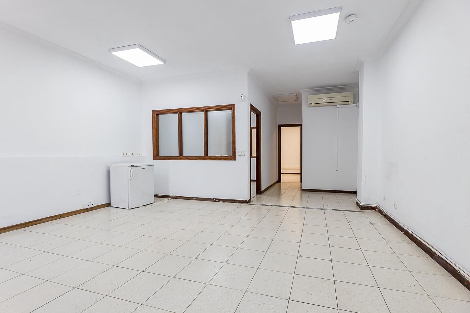 Commercieel te koop in Coll d'en Rabassa - € 160.000 (Ref: 9860266)
