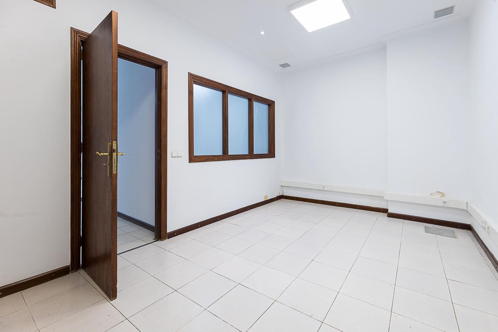 Commercieel te koop in Coll d'en Rabassa - € 160.000 (Ref: 9860266)
