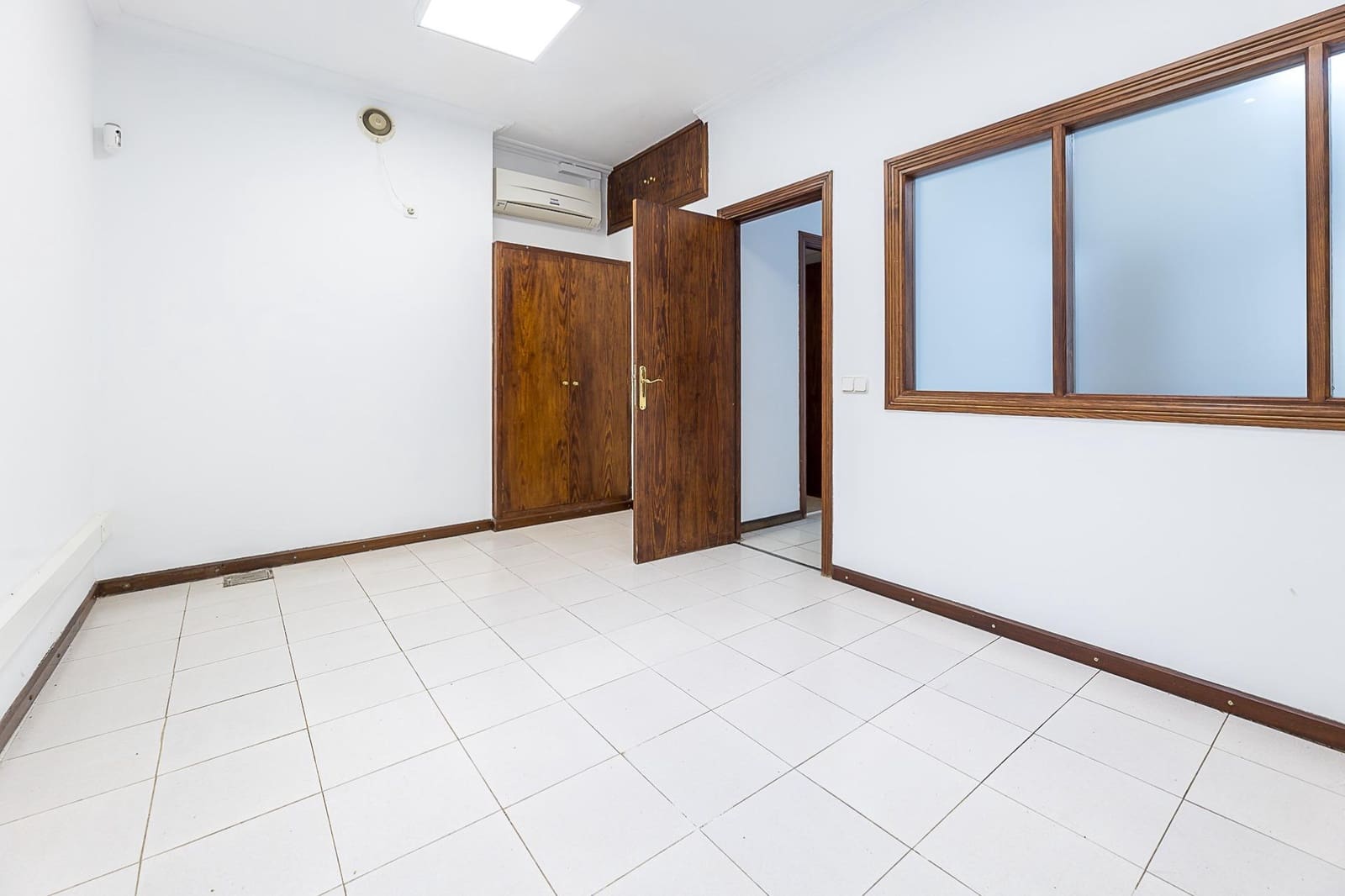 Commercieel te koop in Coll d'en Rabassa - € 160.000 (Ref: 9860266)