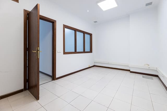 Commercieel te koop in Coll d'en Rabassa, Palma de Mallorca - € 160.000 (Ref: 9860266)