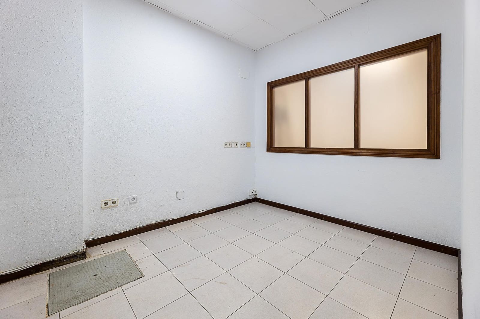 Commercieel te koop in Coll d'en Rabassa - € 160.000 (Ref: 9860266)