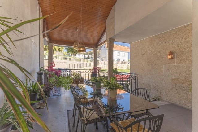 4 bedroom Terraced Villa for sale in Moaña with garage - € 490,000 (Ref: 9862027)