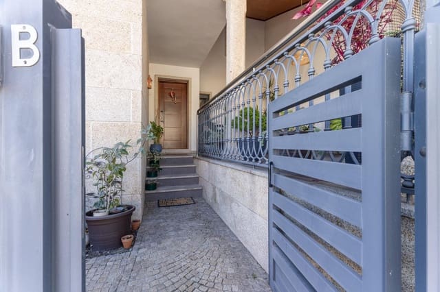4 bedroom Terraced Villa for sale in Moaña with garage - € 490,000 (Ref: 9862027)