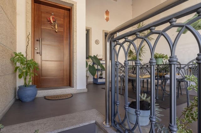 4 bedroom Terraced Villa for sale in Moaña with garage - € 490,000 (Ref: 9862027)