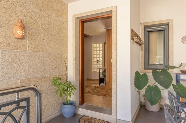 4 bedroom Terraced Villa for sale in Moaña with garage - € 490,000 (Ref: 9862027)