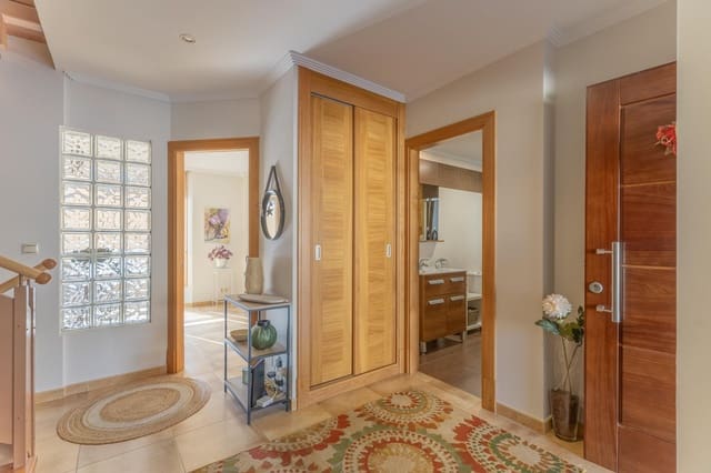 4 bedroom Terraced Villa for sale in Moaña with garage - € 490,000 (Ref: 9862027)