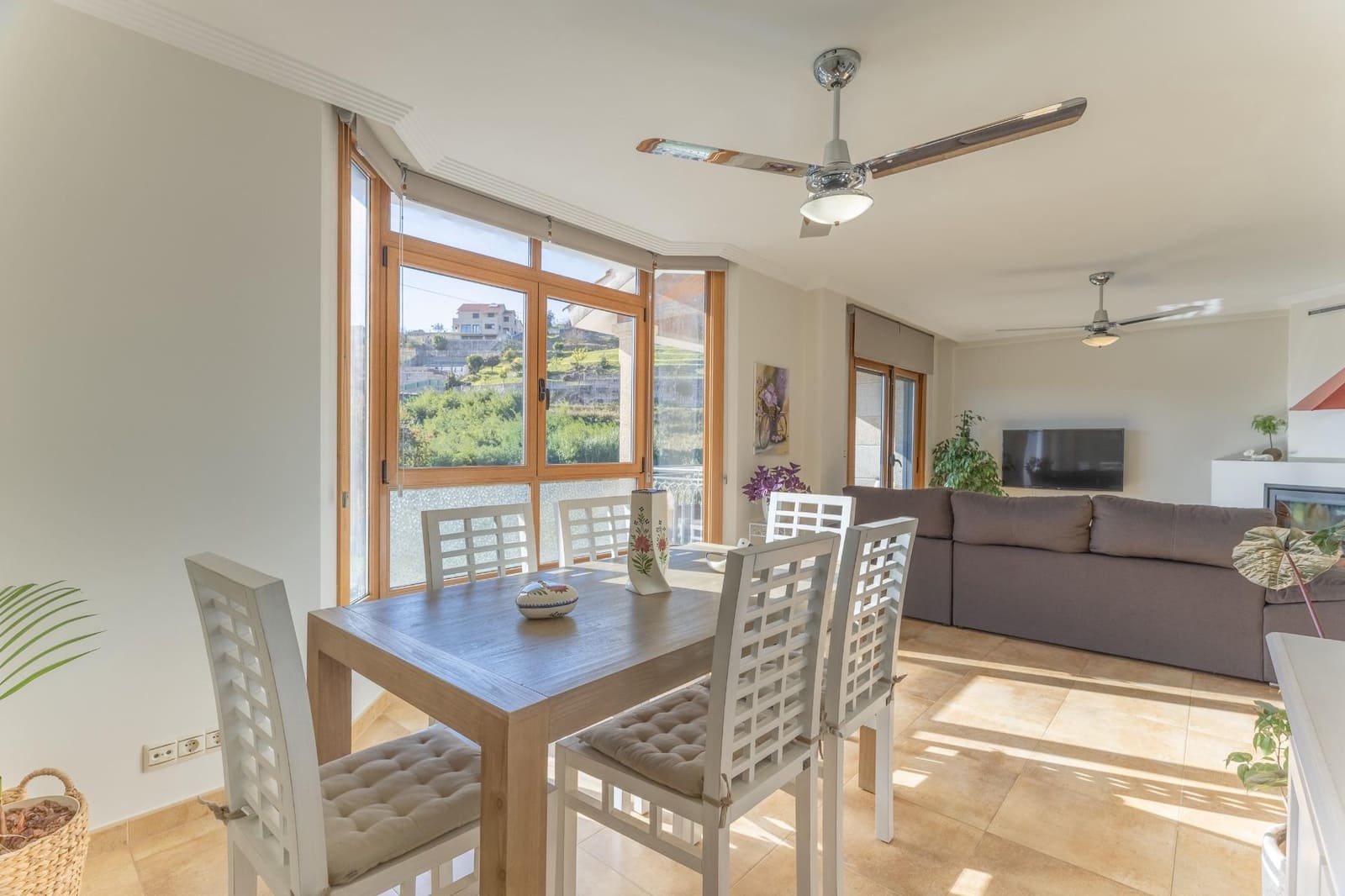 4 slaapkamer Rijtjeshuis te koop in Moana met garage - € 490.000 (Ref: 9862027)