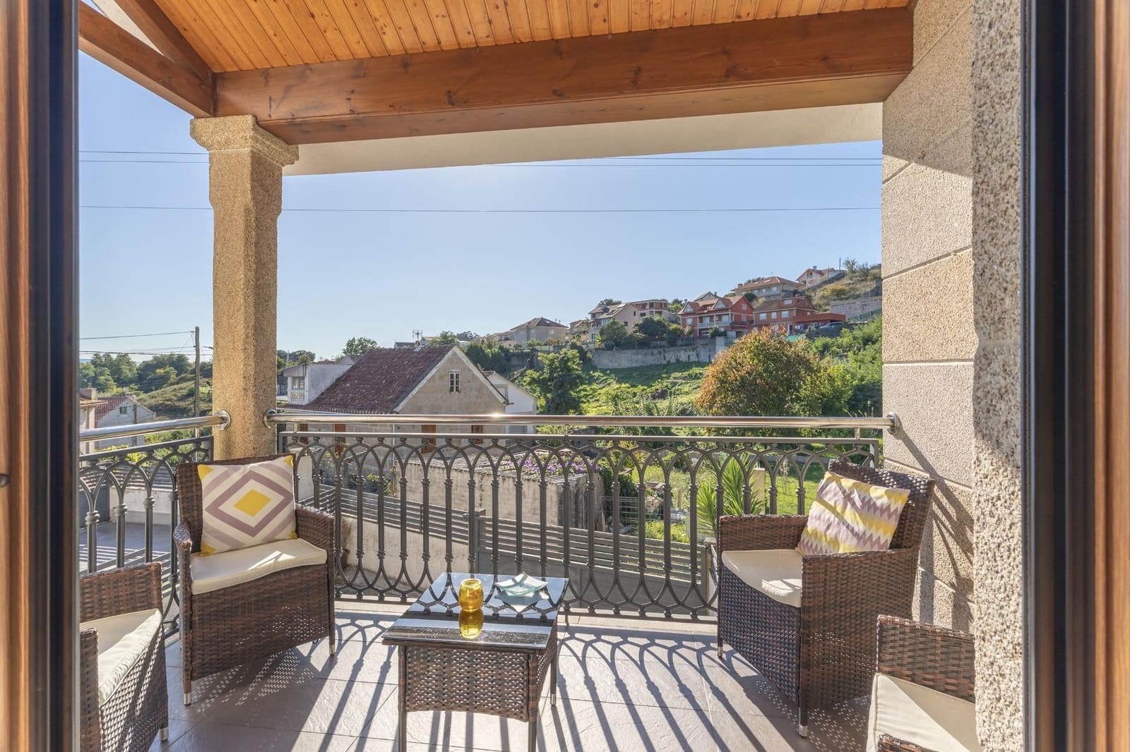 4 slaapkamer Rijtjeshuis te koop in Moana met garage - € 490.000 (Ref: 9862027)