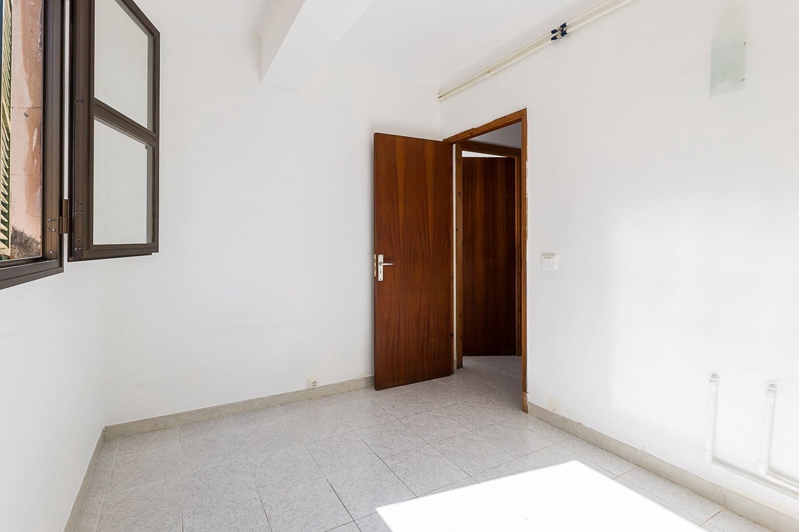 3 bedroom Flat for sale in Palma de Mallorca - € 240,000 (Ref: 9885000)