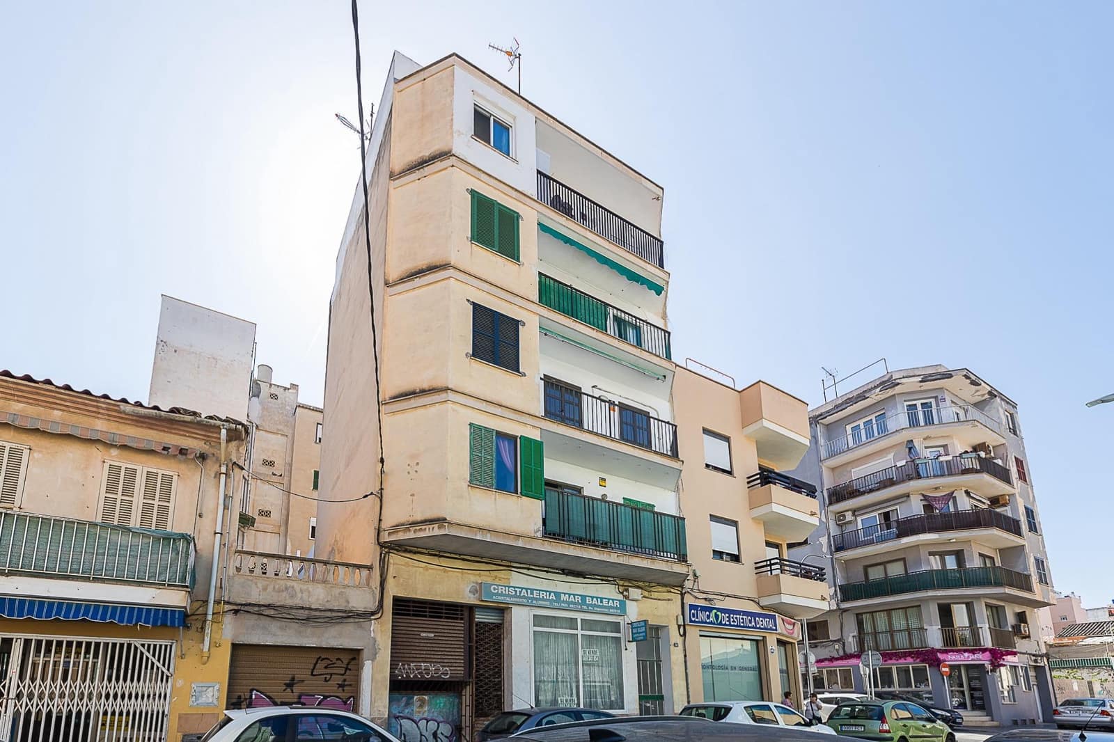 3 bedroom Flat for sale in Palma de Mallorca - € 240,000 (Ref: 9885000)