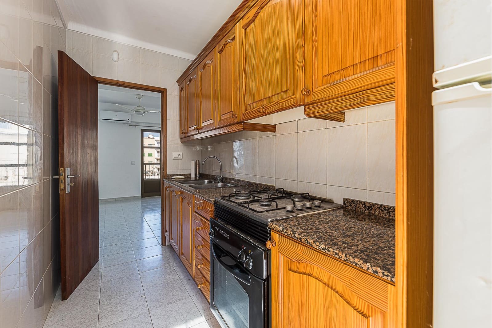 3 bedroom Flat for sale in Palma de Mallorca - € 240,000 (Ref: 9885000)