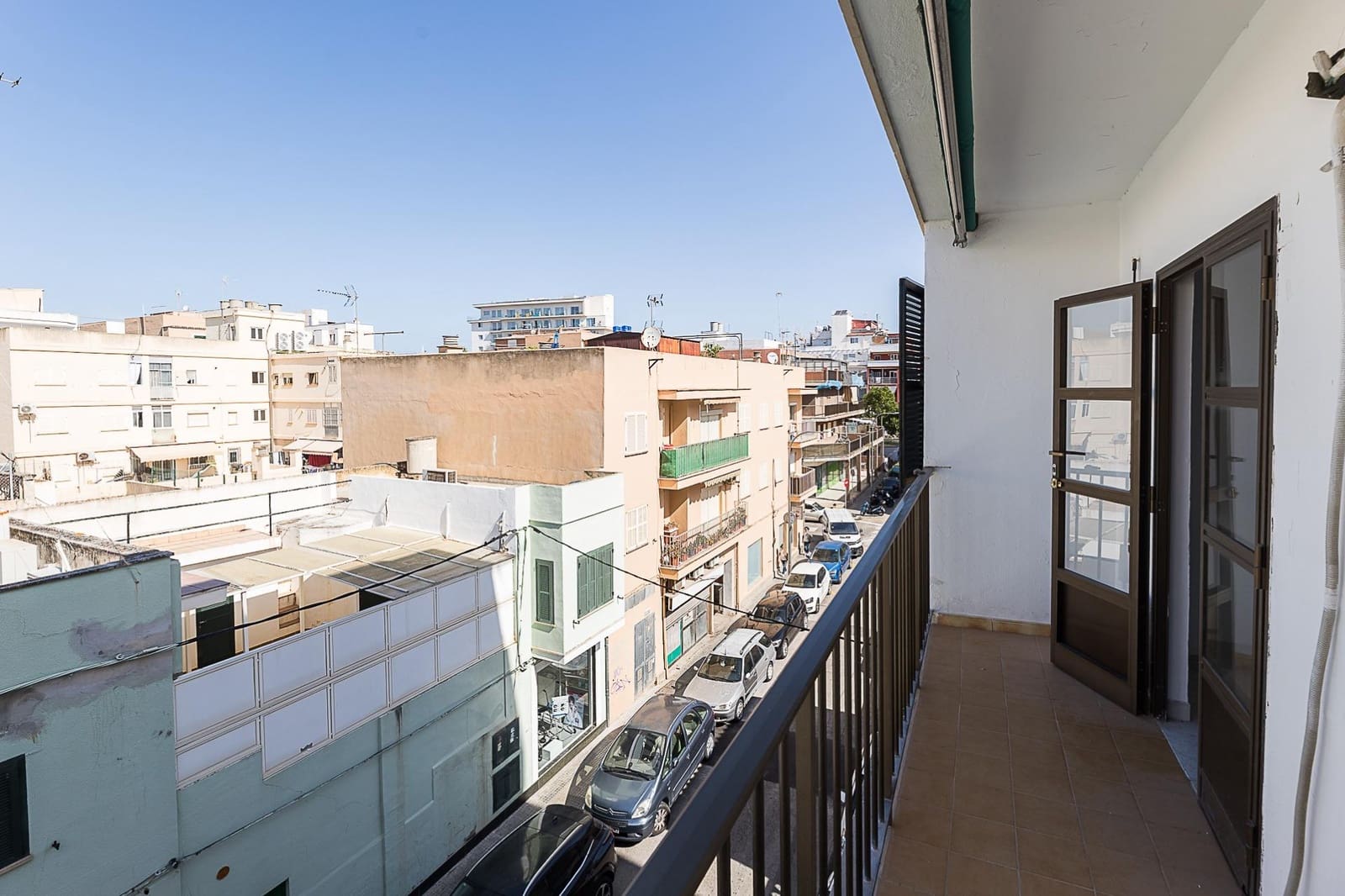 3 bedroom Flat for sale in Palma de Mallorca - € 240,000 (Ref: 9885000)