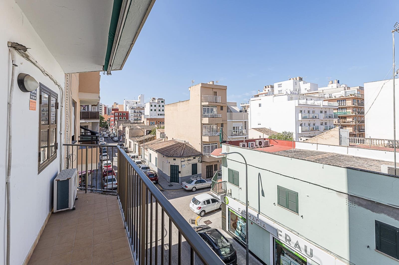 3 bedroom Flat for sale in Palma de Mallorca - € 240,000 (Ref: 9885000)