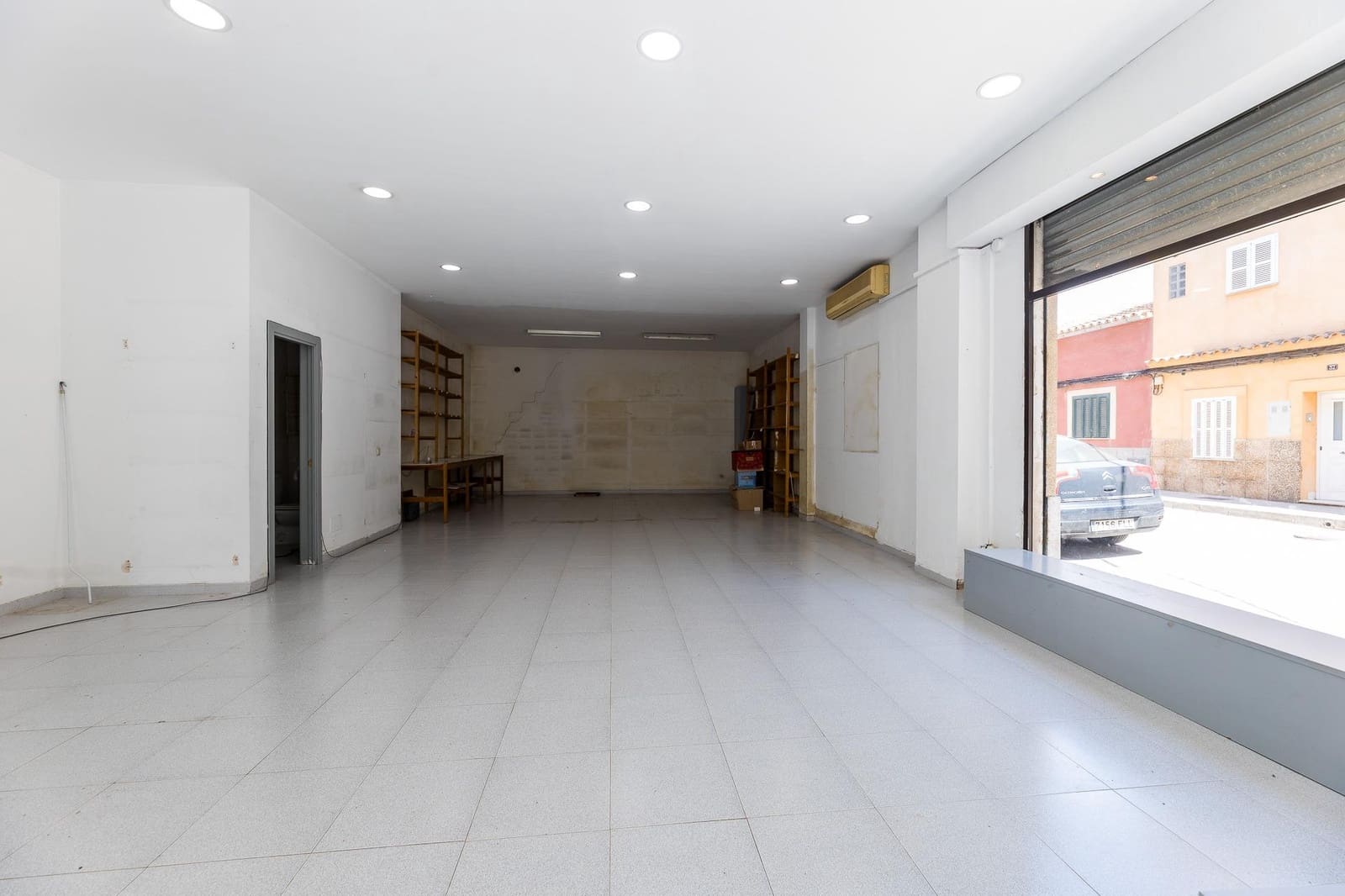 Commercial for sale in Palma de Mallorca - € 195,000 (Ref: 9929543)