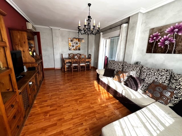 3 bedroom Apartment for rent in Almoradí - € 700 (Ref: 10161871)