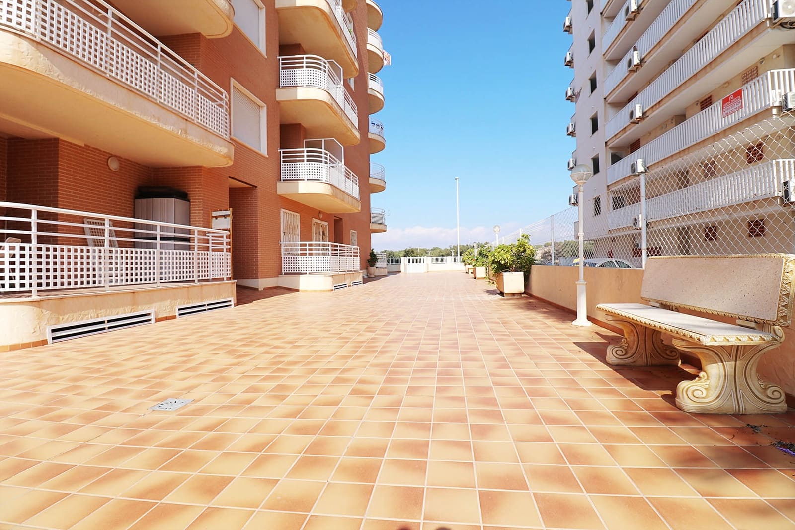 2 bedroom Apartment for rent in Guardamar del Segura with pool garage - € 800 (Ref: 3941847)