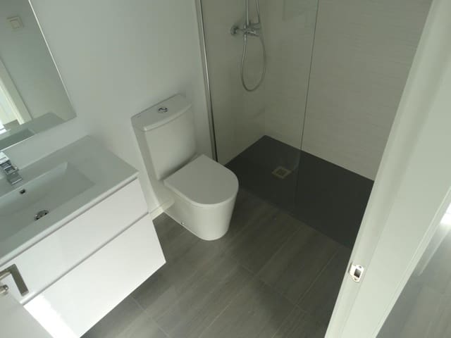 3 soveværelse Lejlighed til leje i Guardamar del Segura med swimmingpool - € 1.500 (Ref: 4400574)