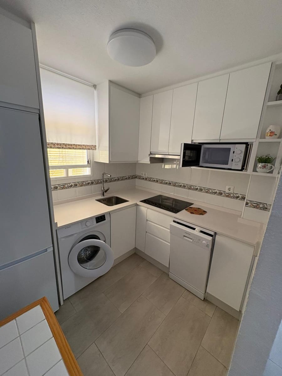 Appartement de 2 chambres à louer à Guardamar del Segura avec piscine - 750 € (Ref: 9128806)